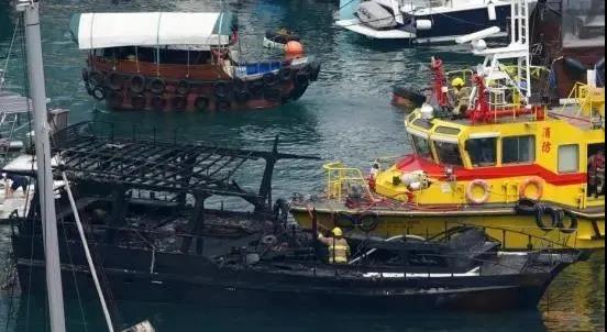香港仔避风塘火灾波及30多艘船只 部分已沉没