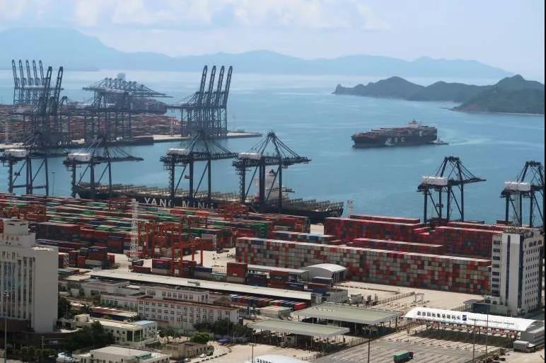 华南港口征收拥堵附加费，FAK/保费上涨，运费上涨达2万美元/FEU  