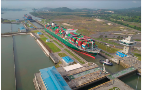 巴拿马运河允许更长船只过境, 全球96.8%集装箱船队可通过