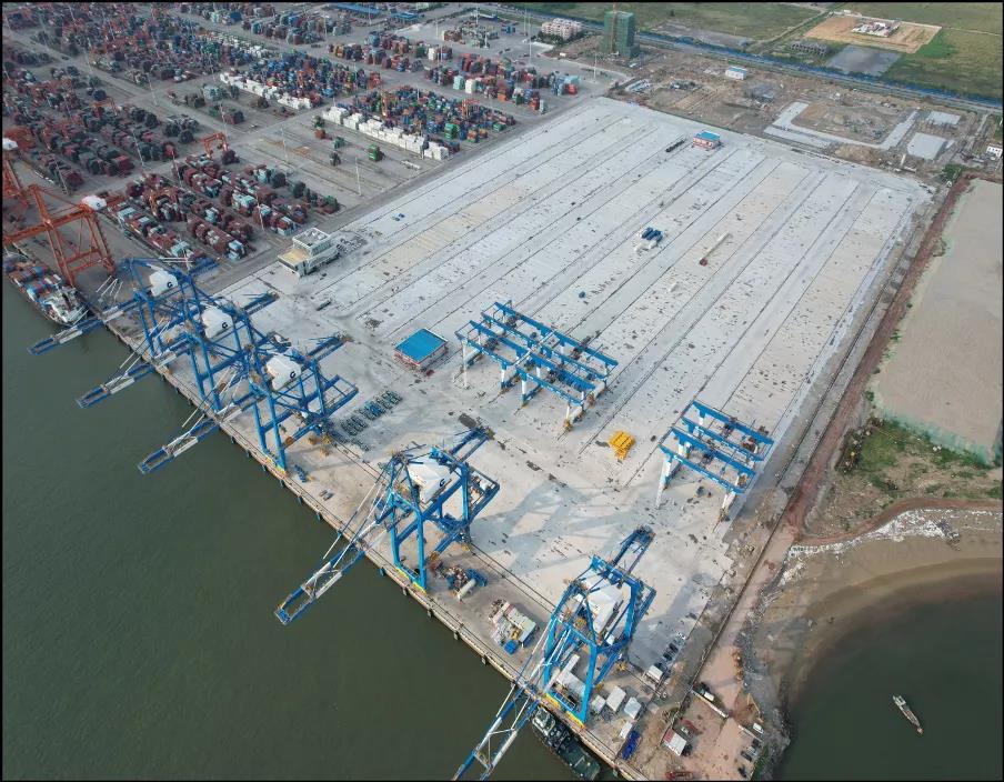 全球首创U型布局自动化集装箱码头完成改造