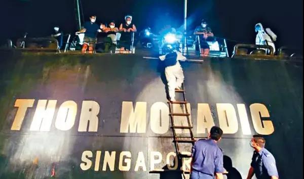 突发！一货船15名船员确诊，船长因隐瞒船员病情在香港被捕，涉及我国多个港口