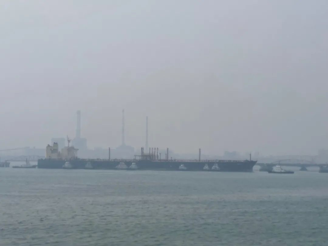 青岛搁浅VLCC已脱浅；长荣箱船在美国已经搁浅10天