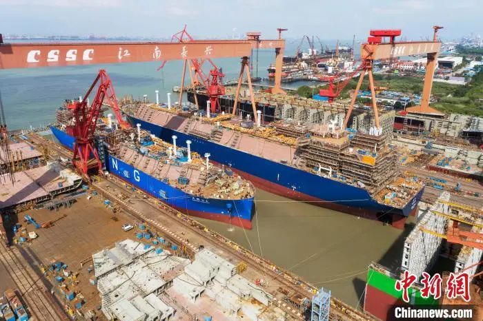 中国船舶沪东中华再现2艘LNG整船同日出坞
