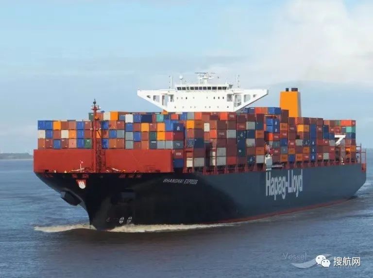 突发！一大型集装箱在离开上海港时船体受损，船期延误！
