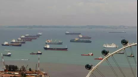 现在开始每一刻, 全球都有500艘船在塞港!... 美国塞 欧洲塞, 现在轮到新加坡