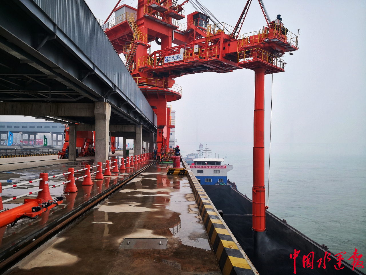 湖北荆州煤炭铁水联运储配基地一期工程开港运营