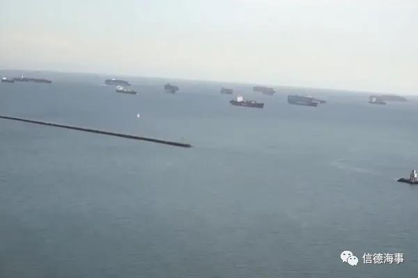 拥堵愈发严重！23艘集装箱船在加州锚地压港待泊