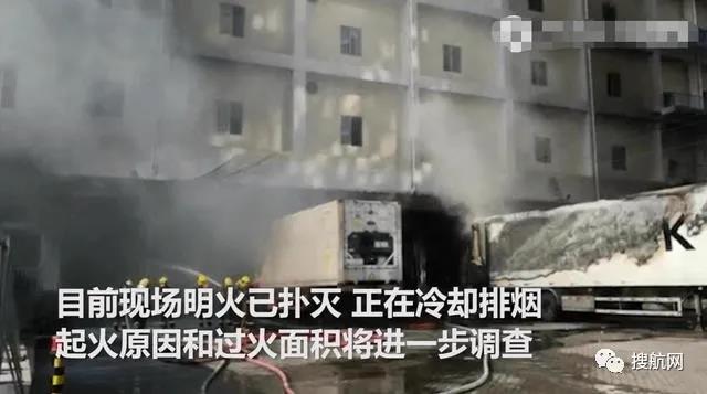 深圳盐田一物流园突发起火，事发现场黑烟滚滚，受困3人已被救出