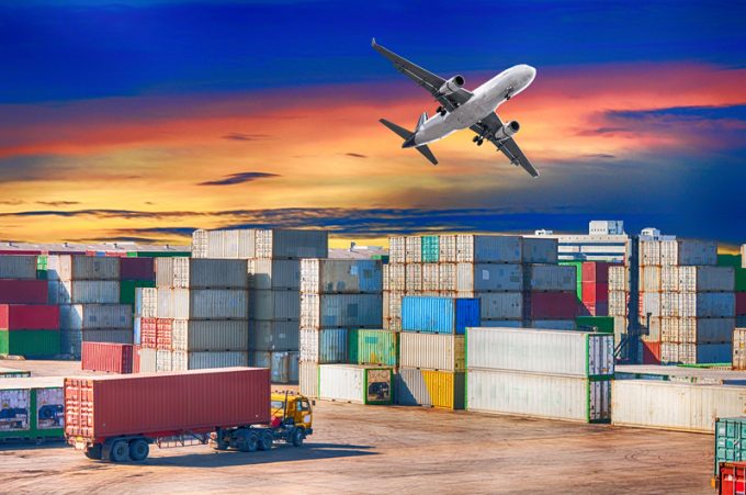 海运运价高涨和缺柜将更多货代推向空运，航空公司加码组建货机扩大货运业务