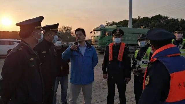 上海苏州河一码头面临停止违法经营、没收违法所得、罚款…
