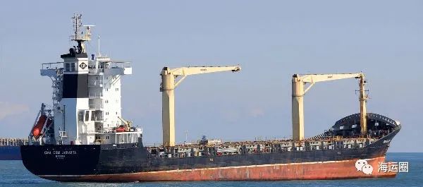 “鬼船”？越南海域发现一遗弃集装箱船，船体断裂，船员生死存疑……