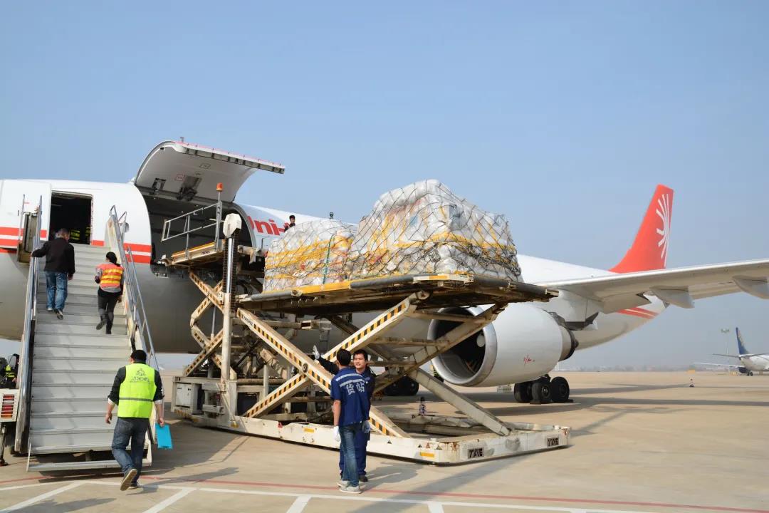 航空货运破局 “吃瓜看空战”